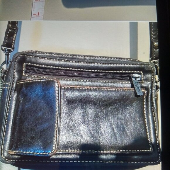 Black Italian designed shoulder bag - Picture 4 of 13